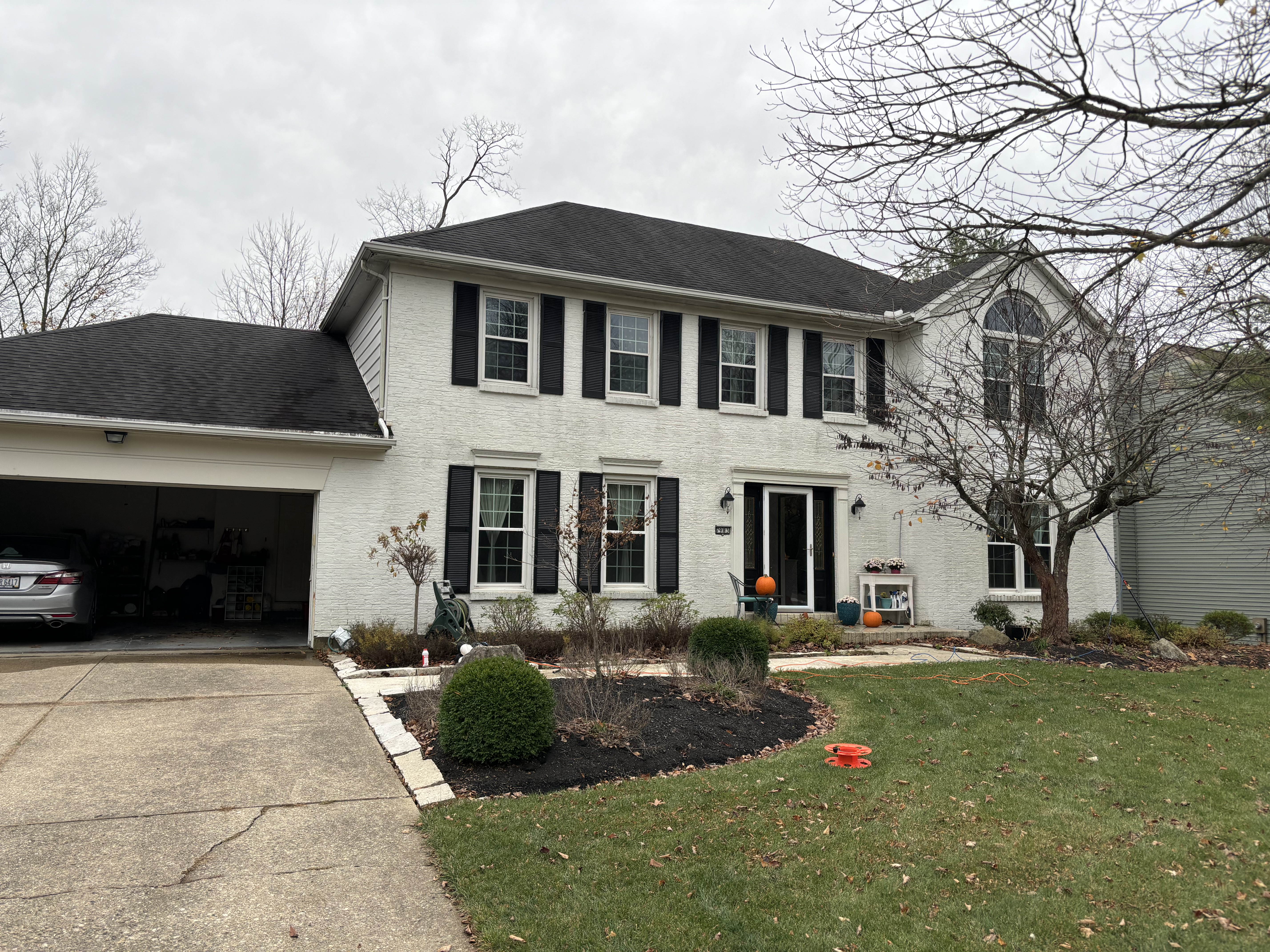 Pristine colonial home exterior after professional cleaning in Tampa Bay, FL — Caldwell Clean