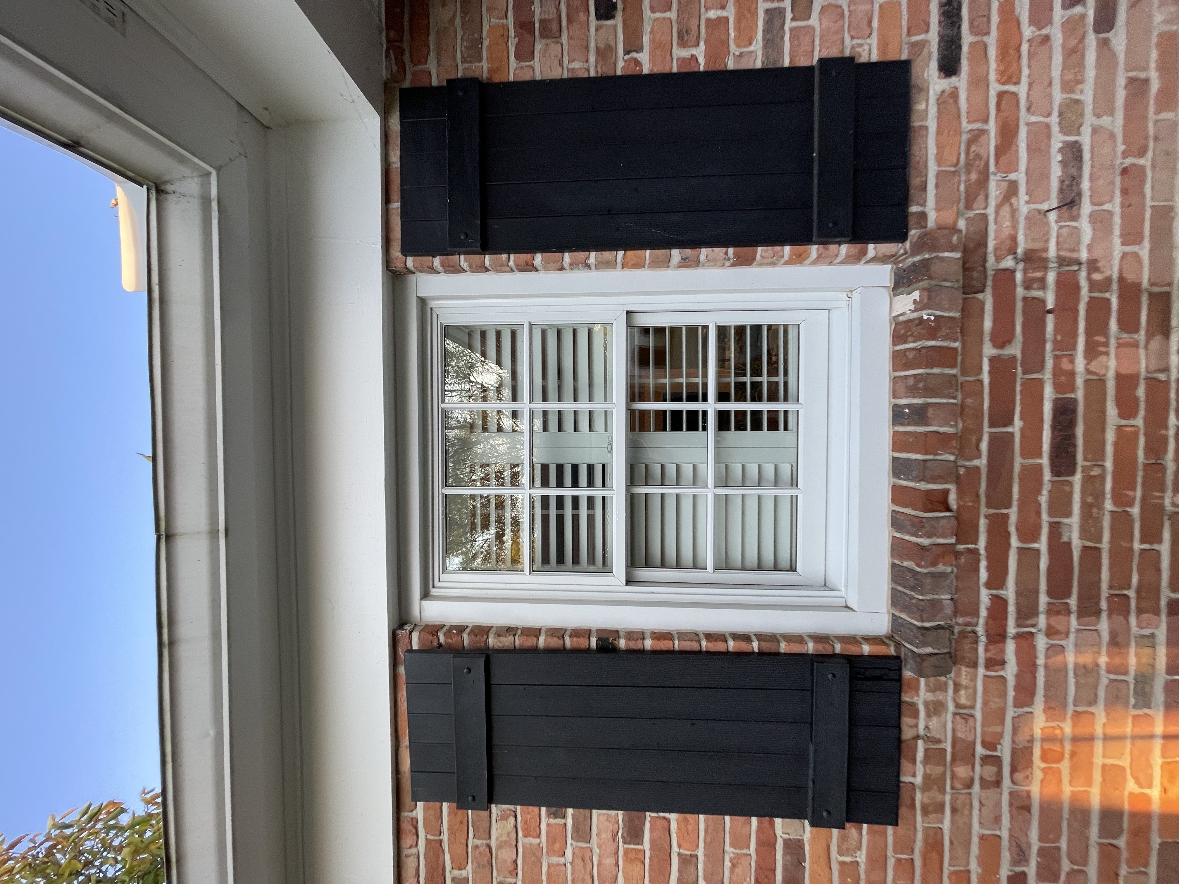 Crystal-clear streak-free window cleaning result on a residential home in St. Petersburg, FL
